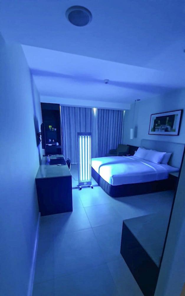 The B Alabang 3*
