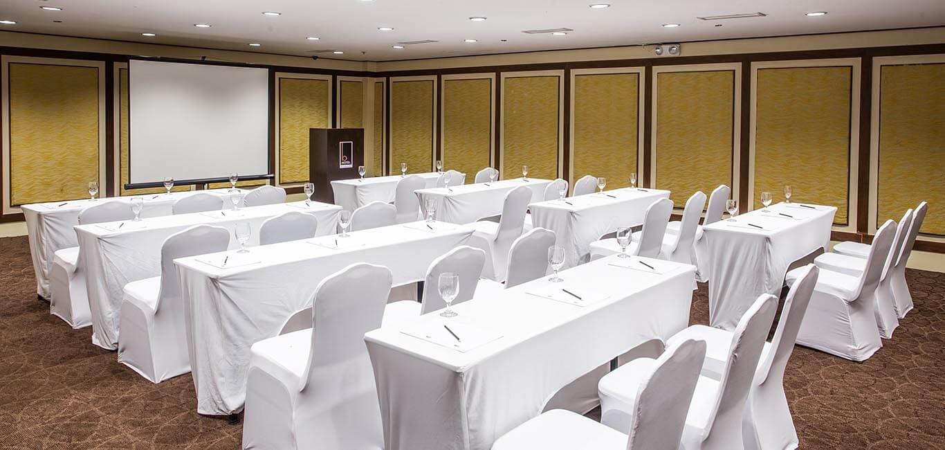 The B Alabang Hotel 3*