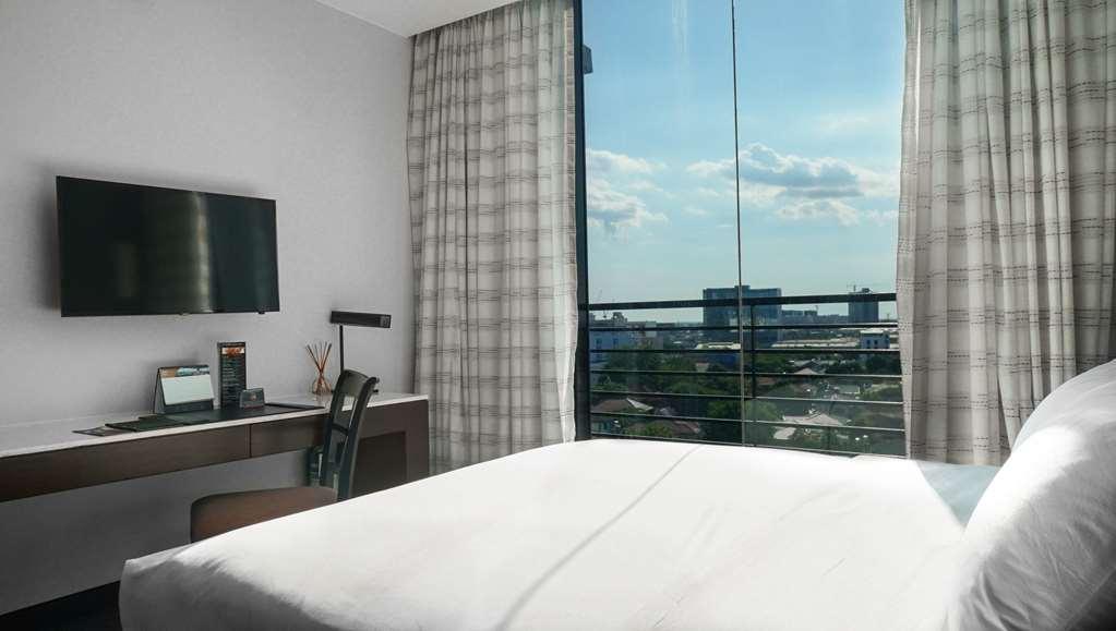 The B Alabang Hotel 3*